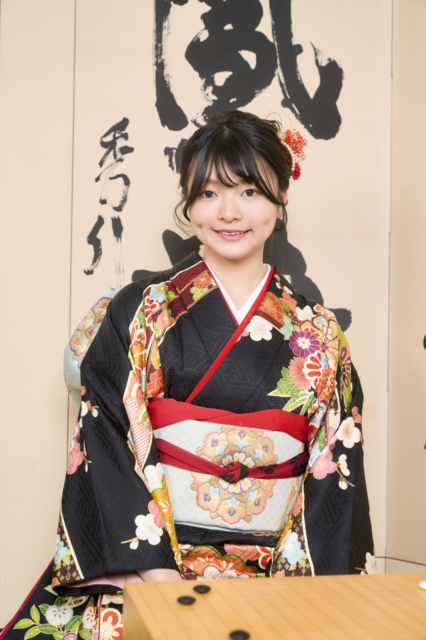 着物を着た藤澤ななみ棋士