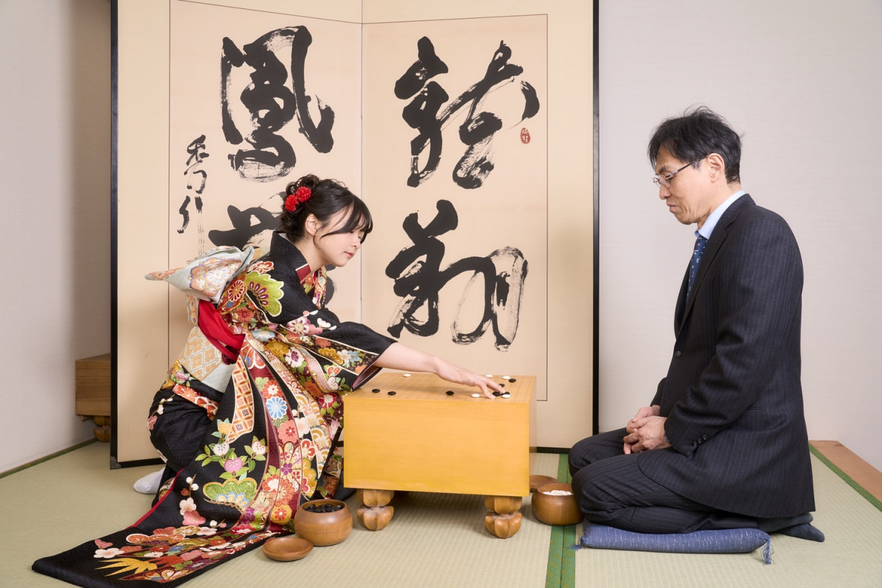 藤澤一就棋士と藤澤ななみ棋士の対局の様子